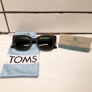 TOMS TRAVELER Sydney Matte Black Frame Women's Cat